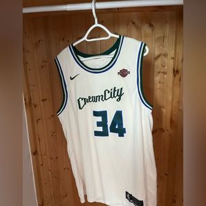 Giannis antetokounmpo, Cream City Milwaukee bucks jersey.